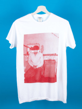 Weißes Merchandise Shirt mit rotem Siebdruck von Kalkave