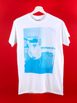 Weißes Merchandise Shirt mit blauem Siebdruck von Kalkave